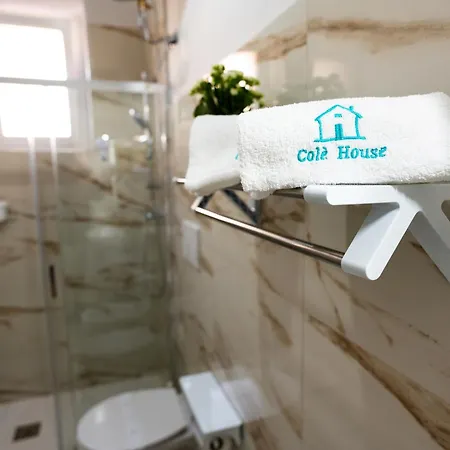 Cole House Apartment